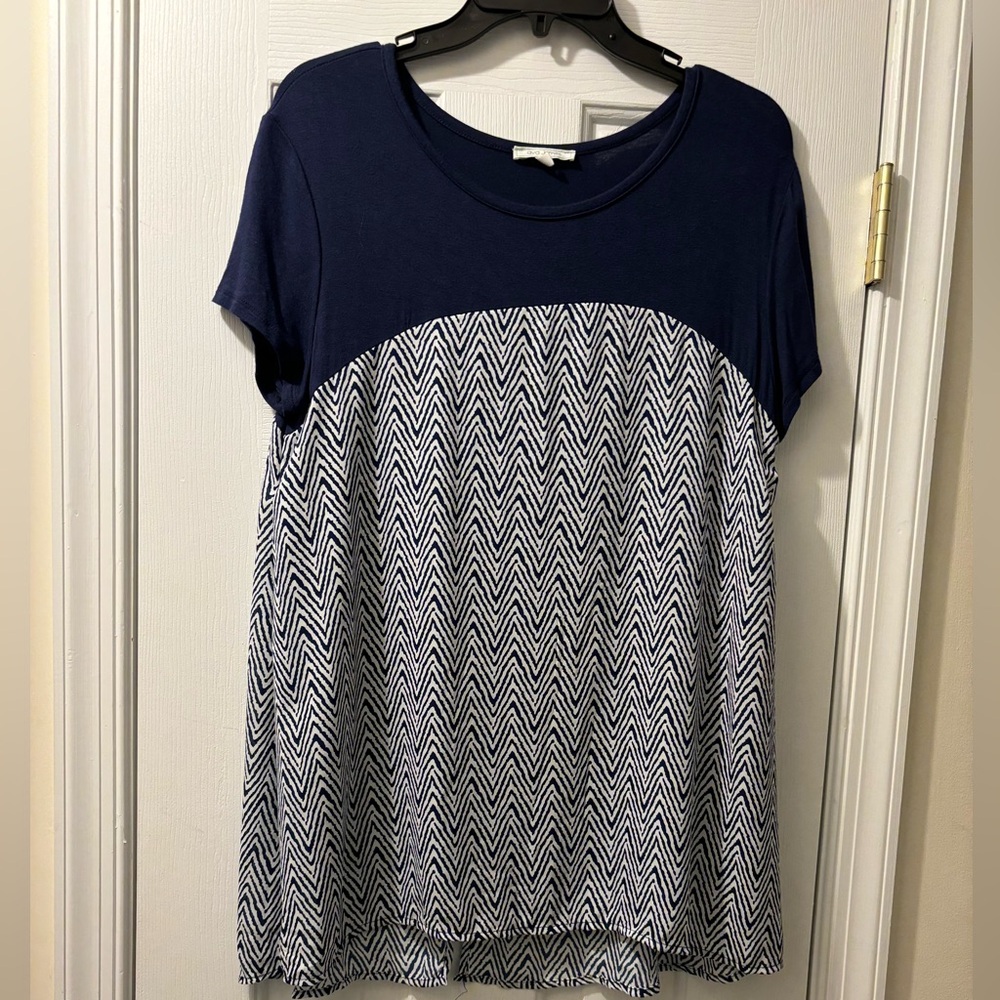Comfortable Size medium navy and white tunic top